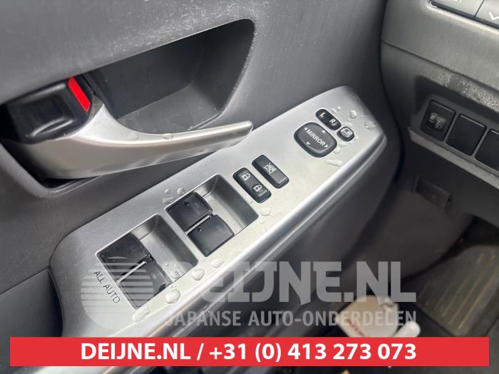 Toyota Prius Plus Combischakelaar ramen O747335