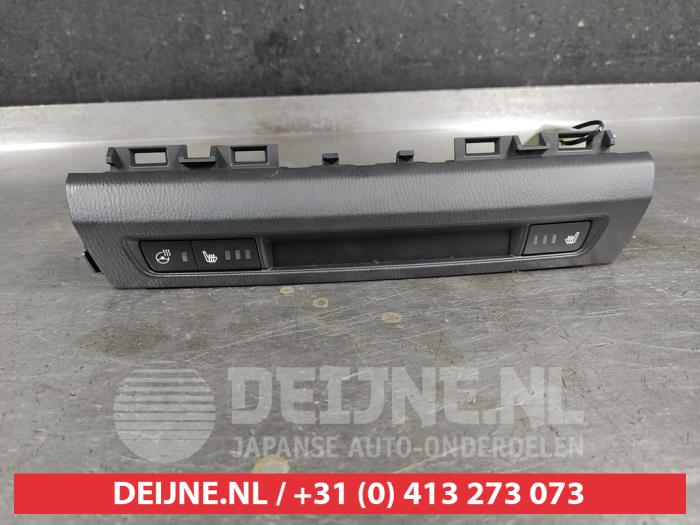 Mazda 3 Stoelverwarmings Schakelaar O747249