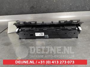 Mazda 3 Seat heating switch O747249 photo 2