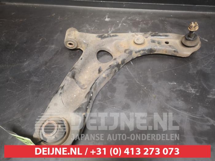 Toyota Aygo Front lower wishbone, right O747368