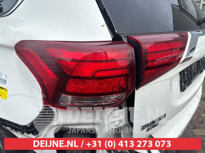 Mitsubishi Outlander Heckklappenreflektor links O747453