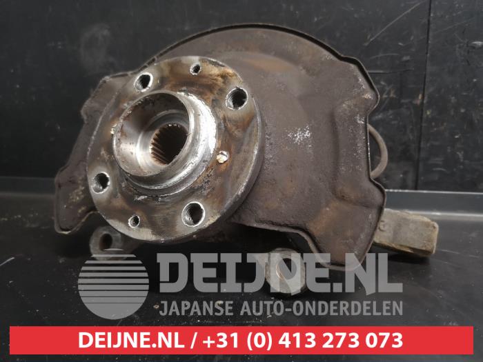 Suzuki Swift Fusee rechts-voor O747497