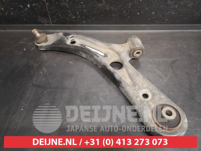 Suzuki Swift Draagarm onder links-voor O747498