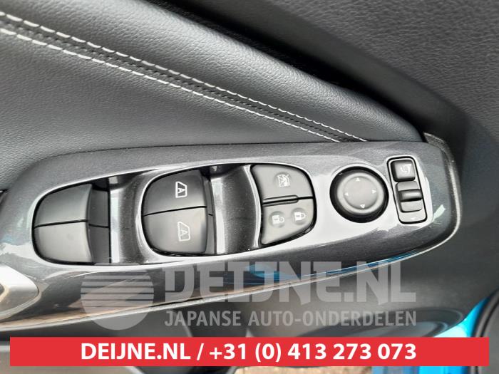 Nissan Juke Combischakelaar ramen O747710