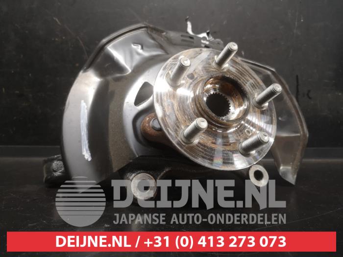 Toyota Yaris Knuckle, front left O747816
