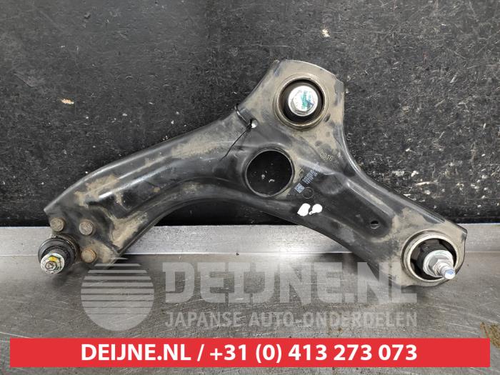 Nissan Juke Draagarm onder links-voor O748016