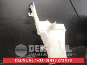 Kia Rio Front windscreen washer reservoir O748025 photo 2