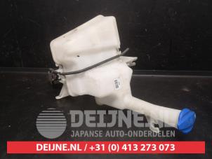 Kia Rio Front windscreen washer reservoir O748025 photo 3