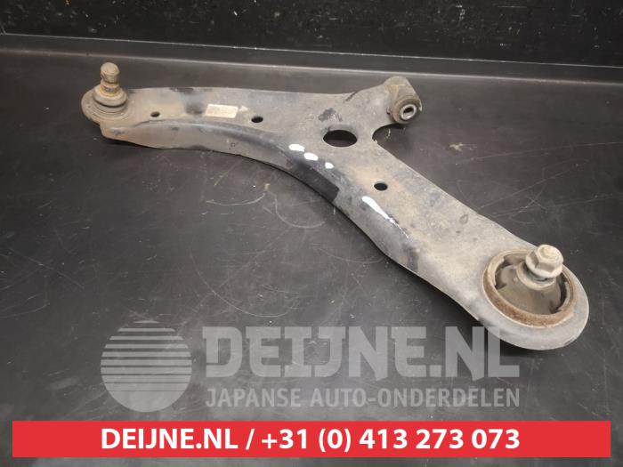 Hyundai I10 Querlenker unten links vorne O748106
