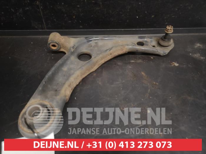 Toyota Yaris Front lower wishbone, right O748371