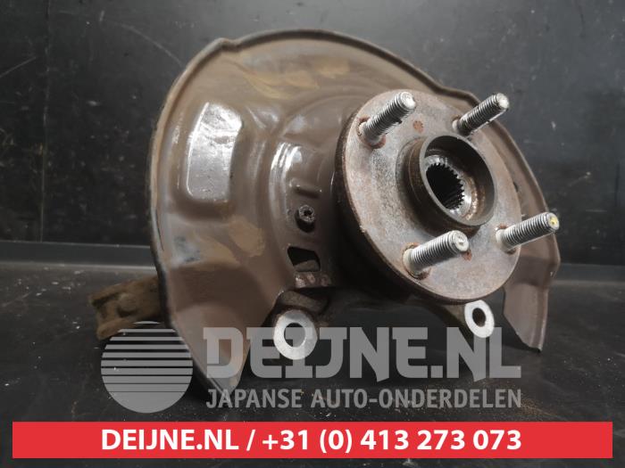 Toyota Yaris Fusee links-voor O748372