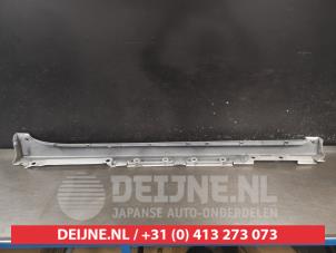 Toyota Prius Zijskirt links O748674 foto 3