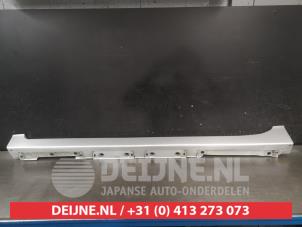 Toyota Prius Zijskirt links O748674 foto 2