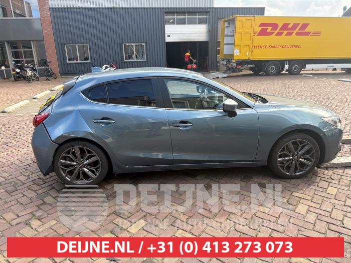 Mazda 3 Rear door 4-door, right O748717