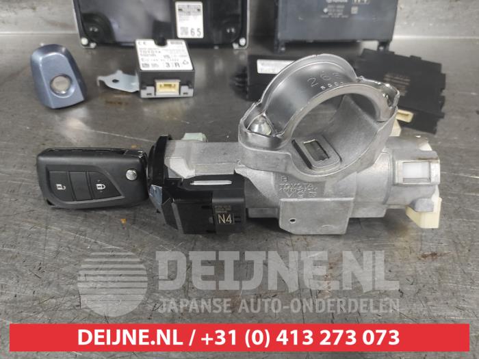 Toyota Aygo X Zündschloss+Schlüssel O748746