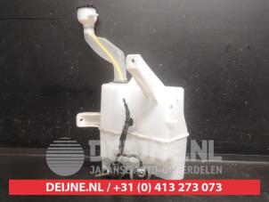 Toyota Prius Ruitensproeiertank voor O748753 foto 2