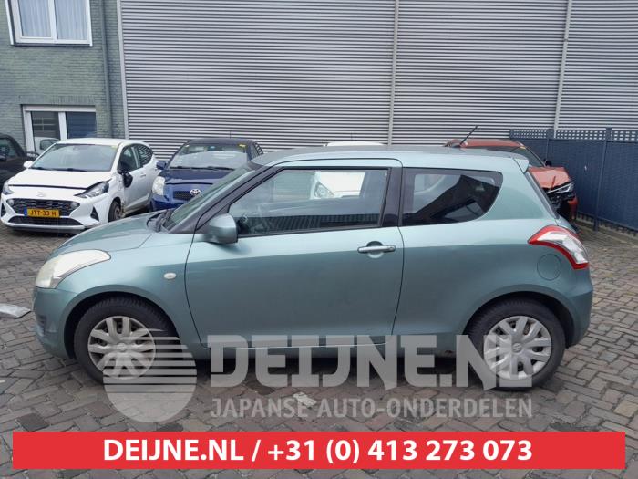 Suzuki Swift Door window 2-door, left O748850