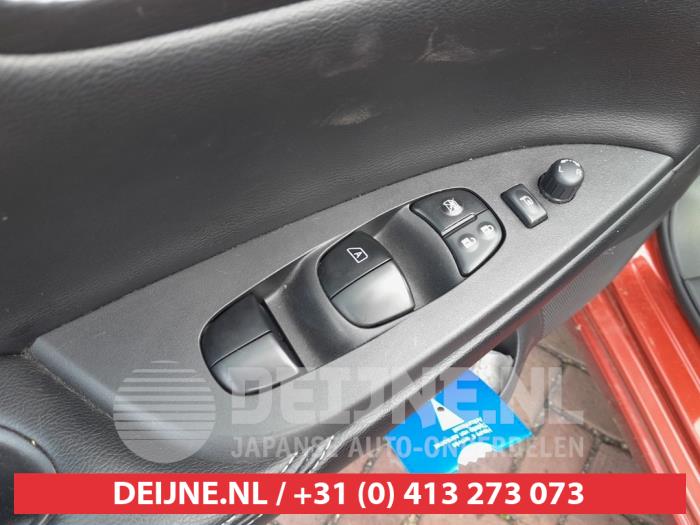 Nissan Pulsar Combischakelaar ramen O748960