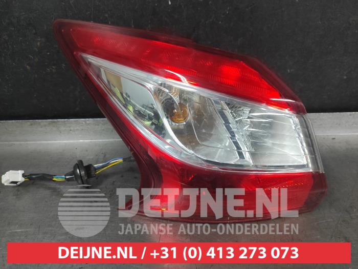 Nissan Pulsar Rücklicht links O748971