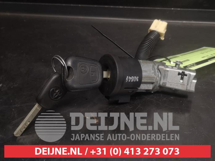 Toyota Aygo Ignition lock + key O749218