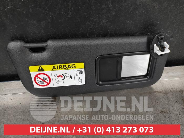 Toyota Yaris Cross Zonneklep O749372