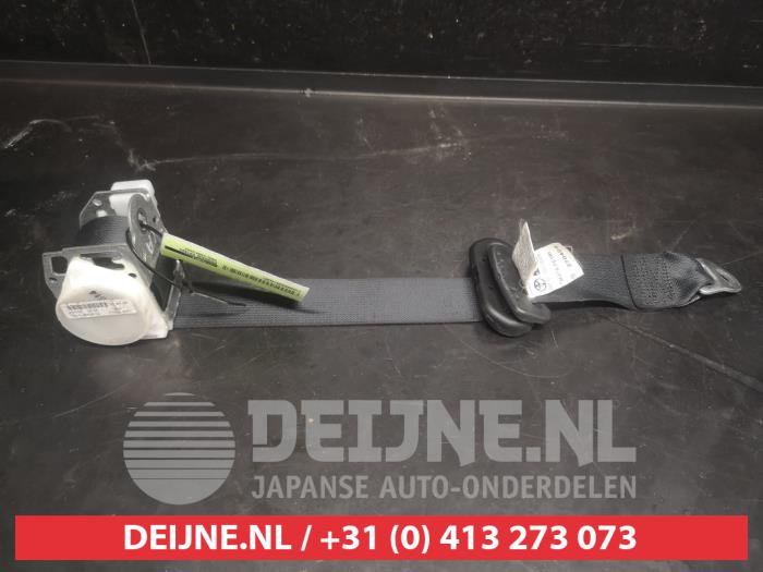 Toyota Yaris Rear seatbelt, left O749387