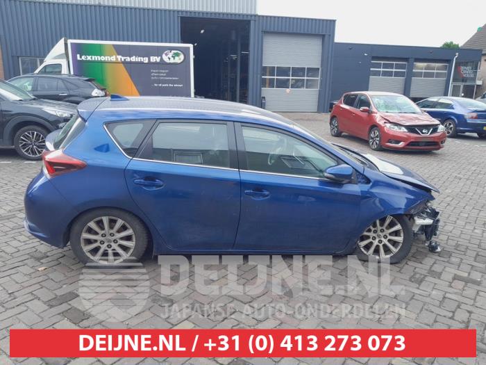 Toyota Auris Front door 4-door, right O749418