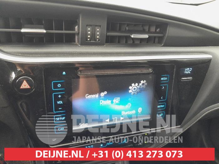Toyota Auris Radio O749423