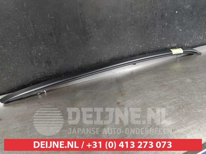 Toyota Yaris Cross Dachreling rechts O749457