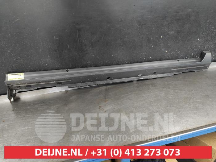 Toyota Yaris Cross Zijskirt rechts O749461