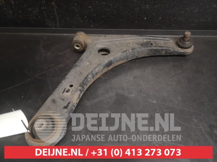 Mitsubishi Outlander Front lower wishbone, right O749528