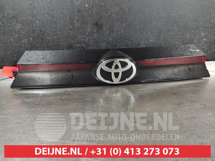 Toyota Yaris Cross Reflektor Zierblech hinten O749532