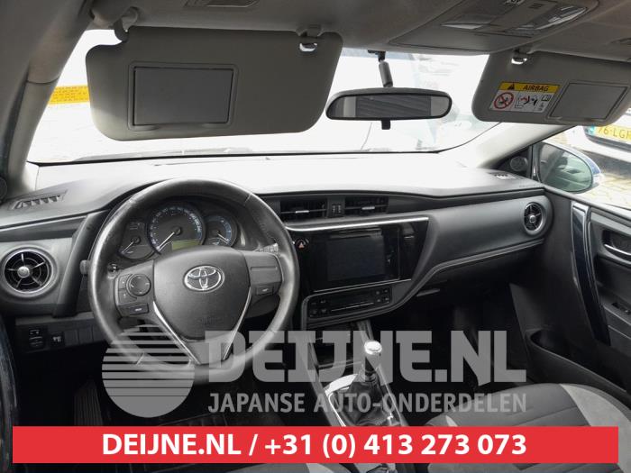Toyota Auris Glovebox O749676
