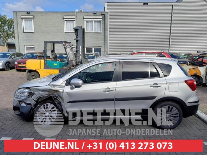 Suzuki SX-4 Extra Ruit 4Deurs links-achter O749843