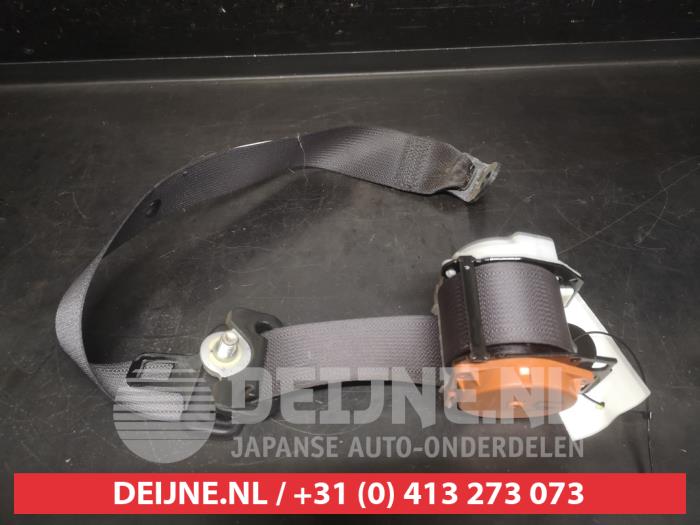 Daihatsu Terios Rear seatbelt, left O749883