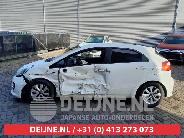 Kia Rio Türscheibe 4-türig links hinten O750028