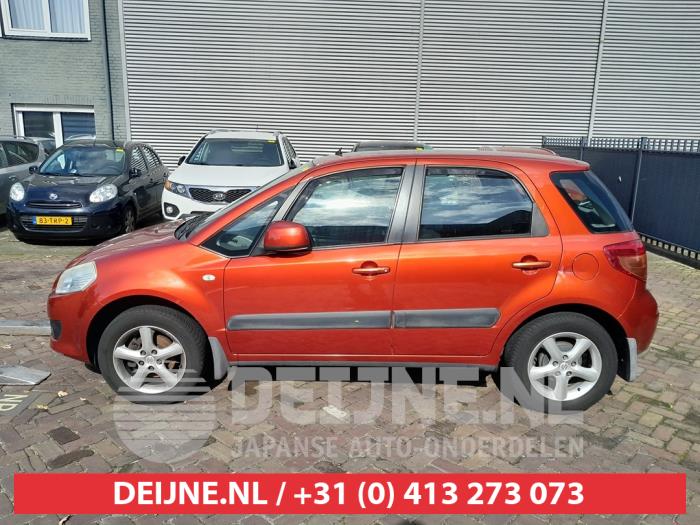 Suzuki SX-4 Türscheibe 4-türig links hinten O750116