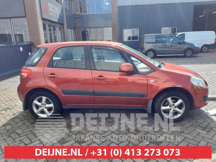 Suzuki SX-4 Türscheibe 4-türig rechts hinten O750128