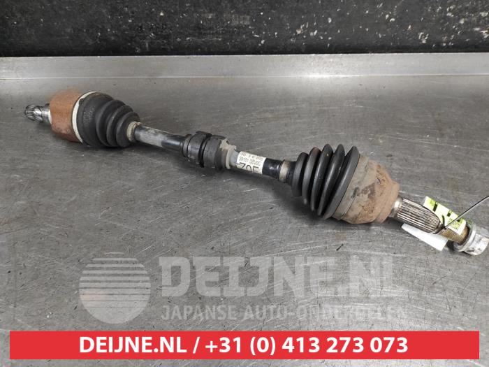Nissan Pulsar Aandrijfas links-voor O749953