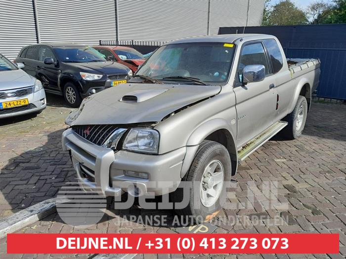 Mitsubishi L200 Scherm links-voor O750365