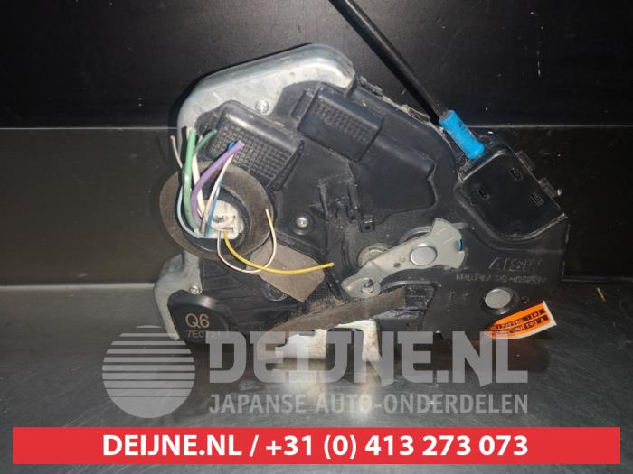 Lexus IS Door lock mechanism 4-door, front left O279625