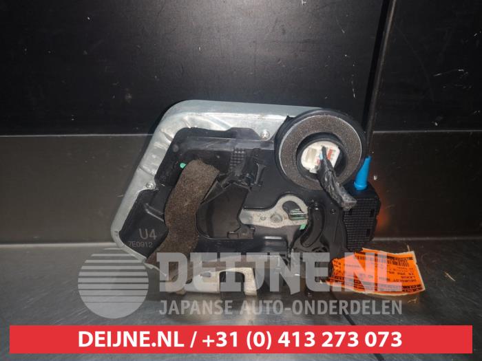 Lexus IS Rear door lock mechanism 4-door, left O280294