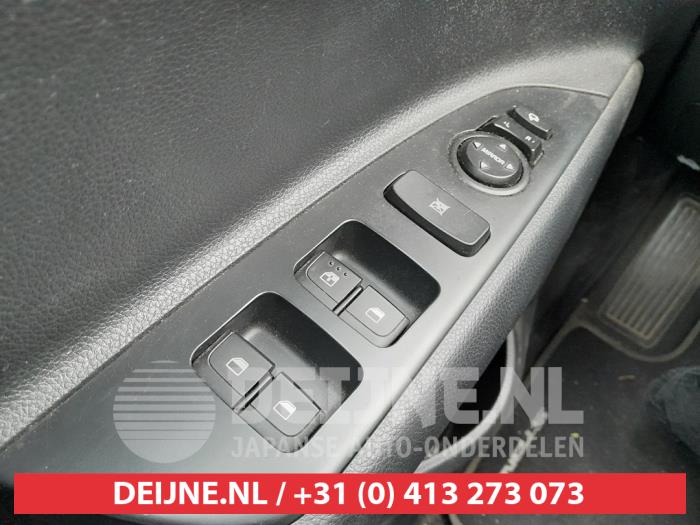 Kia Stonic Combischakelaar ramen O750957
