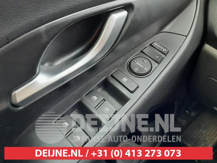 Hyundai I30 Combischakelaar ramen O751123