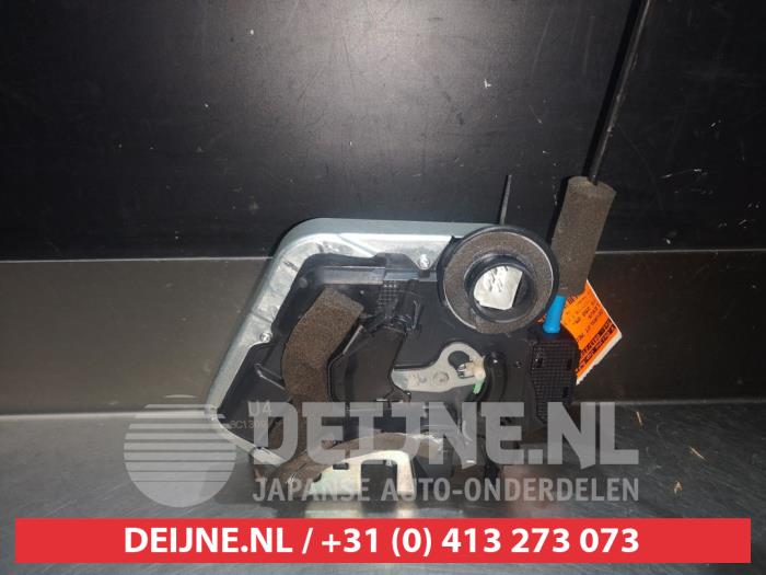 Lexus IS Deurslot Mechaniek 4Deurs links-achter O280297