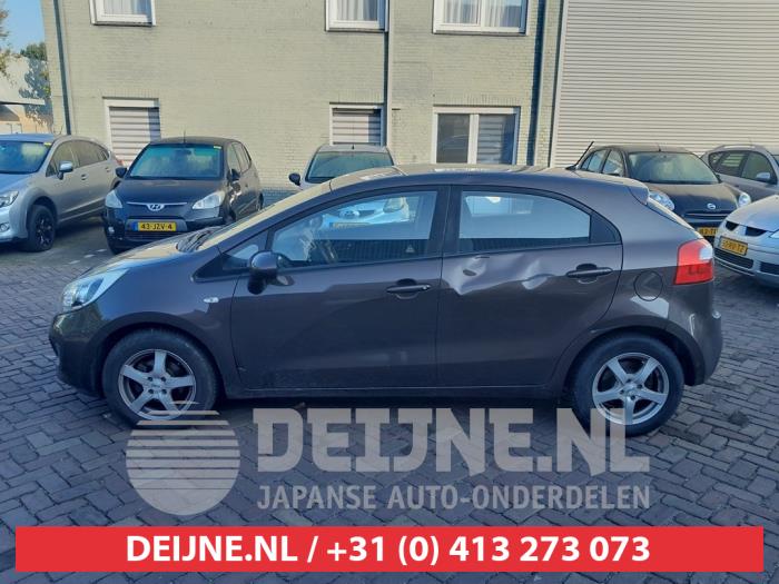 Kia Rio Türscheibe 4-türig links vorne O751978