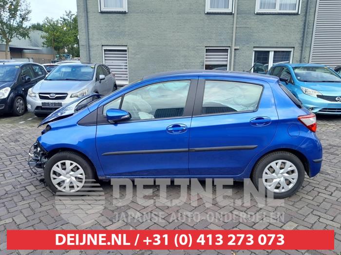 Toyota Yaris Türscheibe 4-türig links vorne O752106