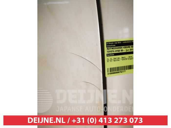 Toyota Aygo Portier 4Deurs rechts-achter O752171