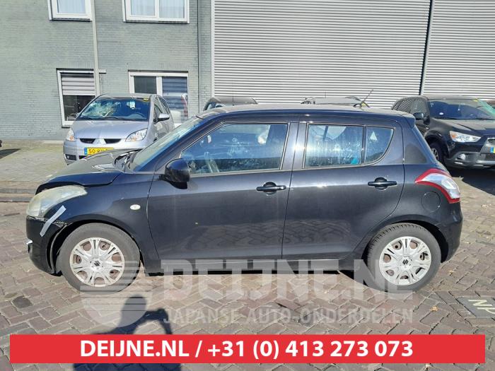 Suzuki Swift Portier 4Deurs links-achter O752525