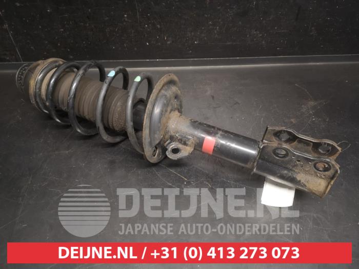 Toyota Yaris Stoßdämpferstrebe links vorne O752579